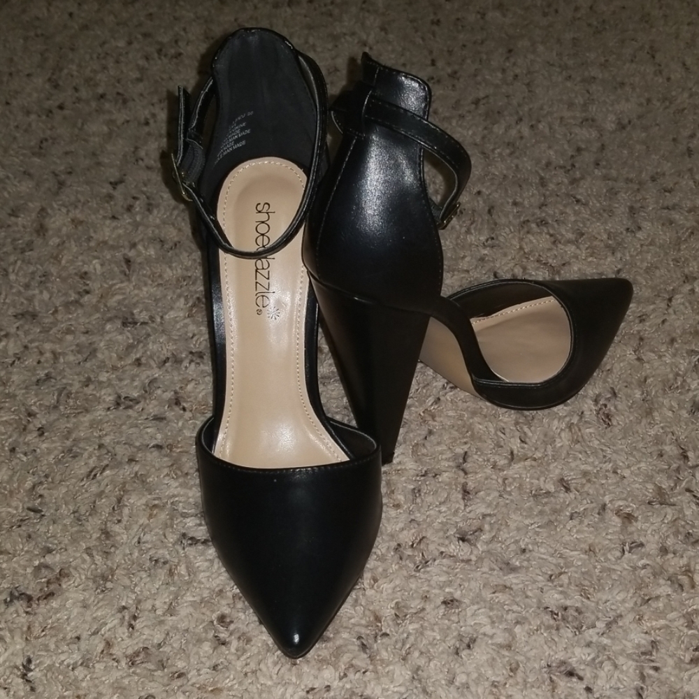 Point toe black heels